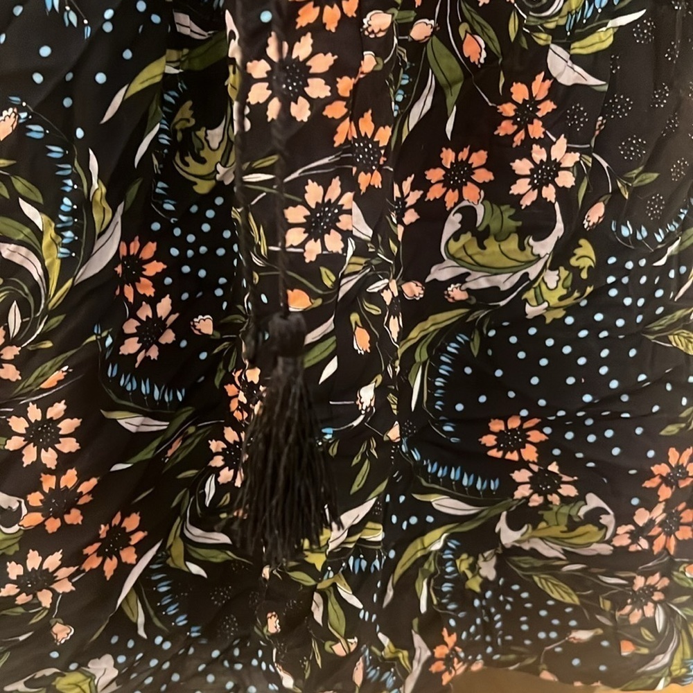ModCloth Floral Flutter Sleeve‎ Blouse​​ - Picture 3 of 4